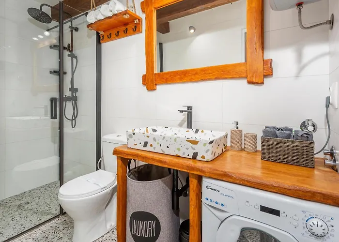 2 Bedroom Cozy In *