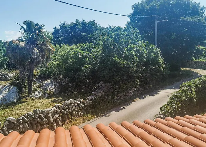 2 Bedroom Cozy In Malinska