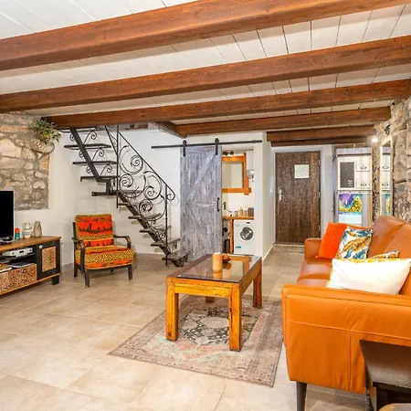 2 Bedroom Cozy In * Malinska