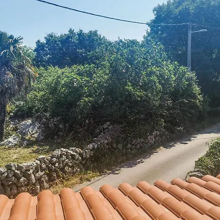 2 Bedroom Cozy In Malinska